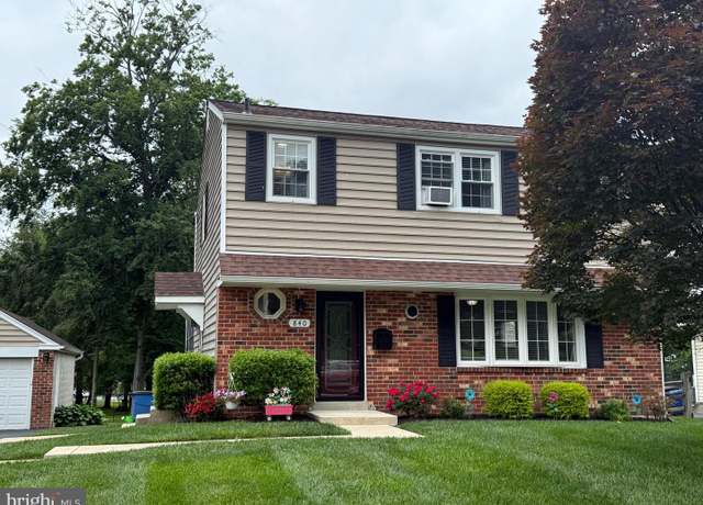 Property at 840 Lamp Post Ln, Aston, PA 19014, 4 beds, 3.5 baths