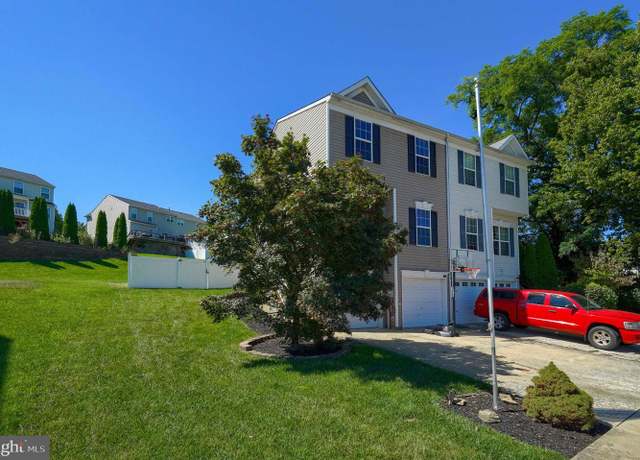 Property at 204 Pennshire Dr, Lancaster, PA 17603, 3 beds, 2.5 baths