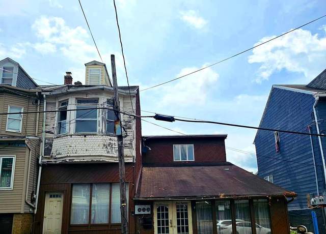 Property at 318 W Centre St, Shenandoah, PA 17976, 2 beds