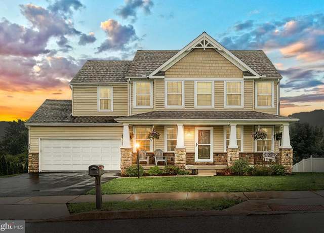 Property at 125 Azalea Dr, Windsor, PA 17366, 4 beds, 2.5 baths