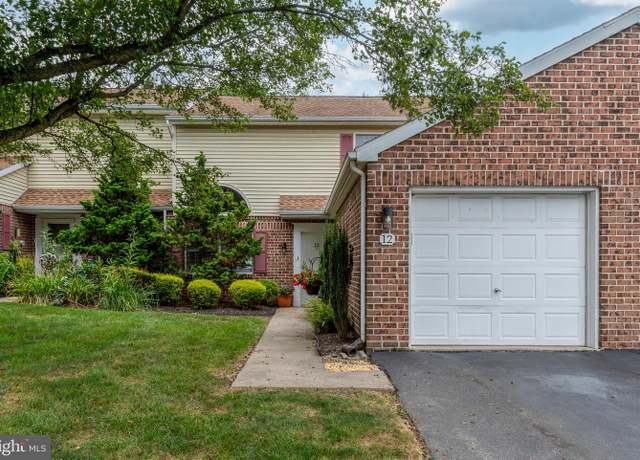 Property at 12 Jean Lo Way, York, PA 17406, 3 beds, 2.5 baths
