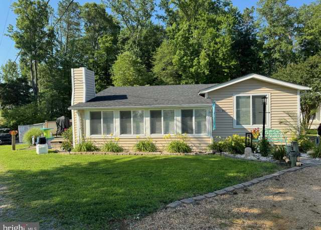 Property at 112 Spring Ln, Dunnsville, VA 22454, 2 beds, 1.5 baths