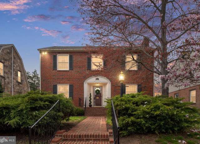 Property at 1504 Augustine Ave, Fredericksburg, VA 22401, 4 beds, 3 baths
