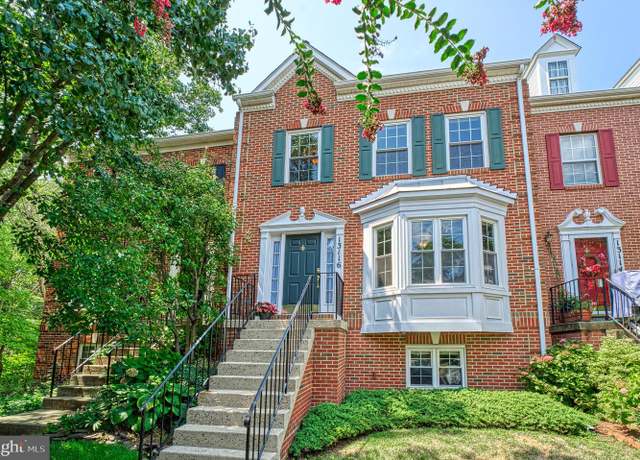 Property at 13116 Ashnut Ln, Herndon, VA 20171, 3 beds, 3.5 baths