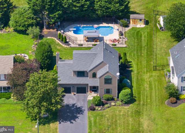 Property at 34 Valley Forge Rd, Bordentown, NJ 08505, 4 beds, 2.5 baths