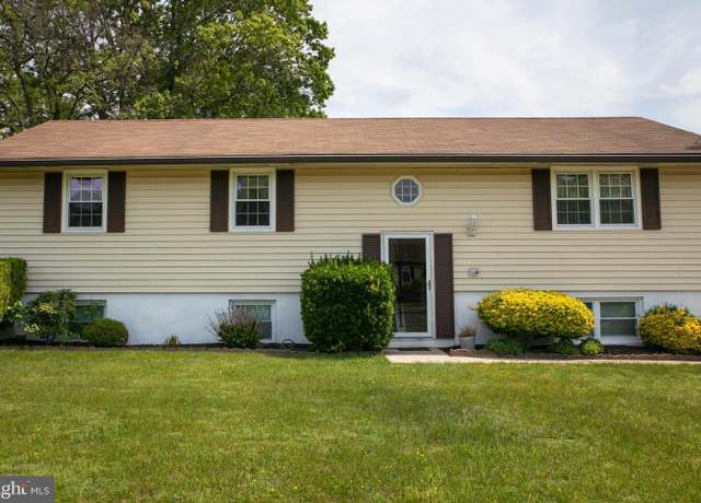 Property at 113 Centennial Dr, Sicklerville, NJ 08081, 4 beds, 2 baths
