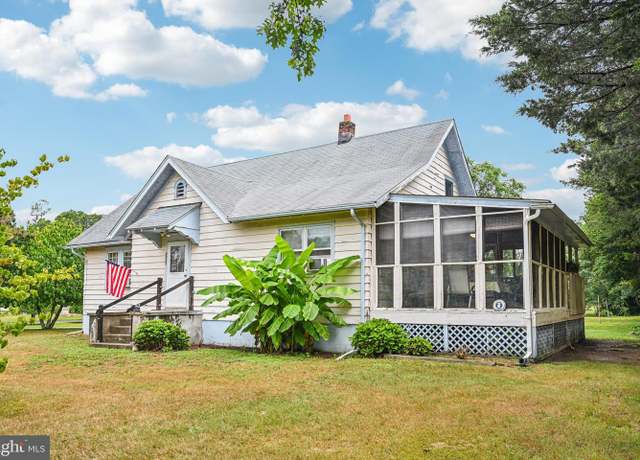 Property at 333 E Weymouth Rd, Vineland, NJ 08360, 2 beds, 1 bath