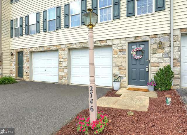 Property at 2746 Woodmont Dr, York, PA 17404, 3 beds, 1.5 baths