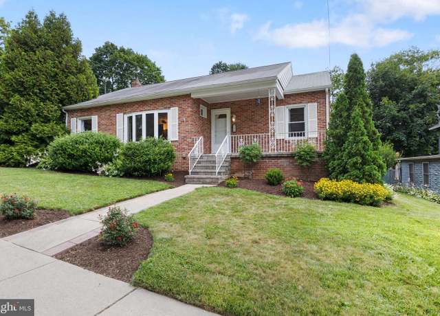 Property at 33 N Camp St, Windsor, PA 17366, 3 beds, 2 baths