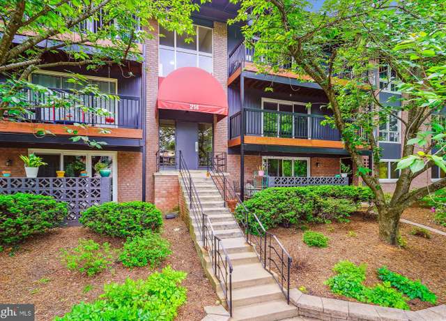 Property at 214 Park Terrace Ct SE #88, Vienna, VA 22180, 3 beds, 1.5 baths