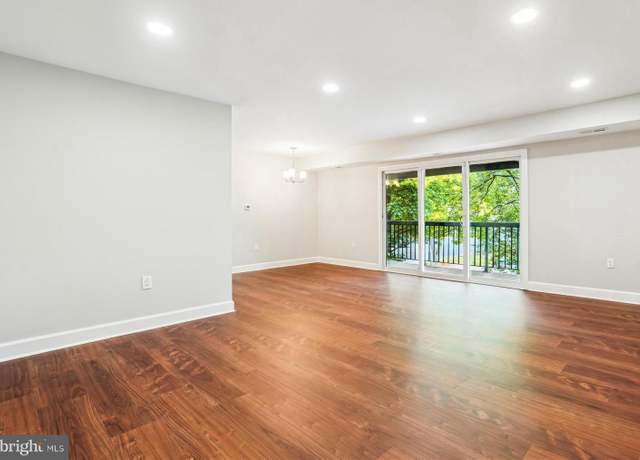 Property at 214 Park Terrace Ct SE #88, Vienna, VA 22180, 3 beds, 1.5 baths