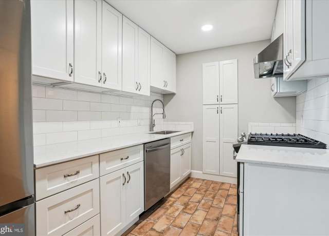 Property at 214 Park Terrace Ct SE #88, Vienna, VA 22180, 3 beds, 1.5 baths