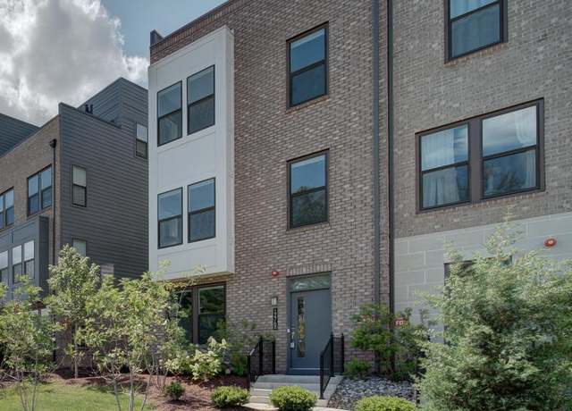 Property at 12768 Sunrise Valley Dr, Reston, VA 20191, 4 beds, 4.5 baths