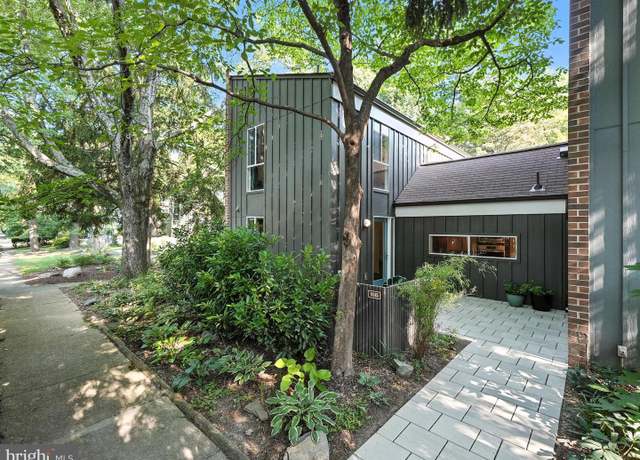 Property at 11515 Links Dr, Reston, VA 20190, 2 beds, 1.5 baths