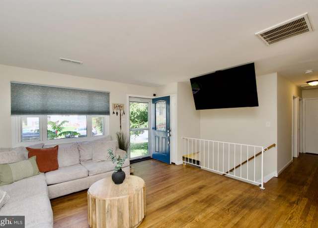 Property at 1411 Kentucky Ave, Woodbridge, VA 22191, 5 beds, 2 baths