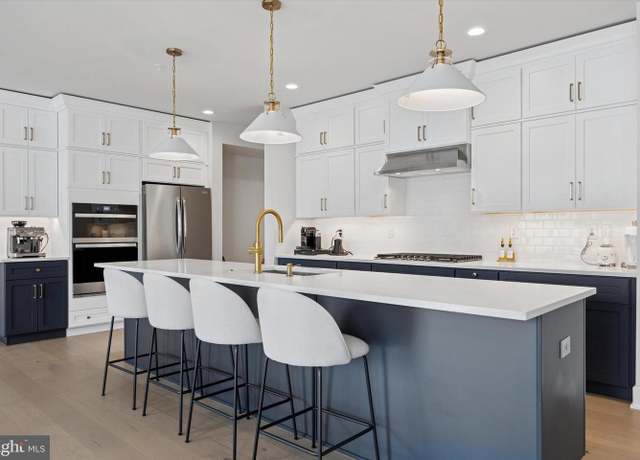 Property at 9 Mill Creek Dr, Doylestown, PA 18901, 3 beds, 2.5 baths
