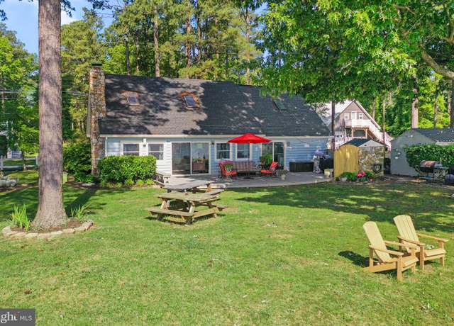 Property at 105 Bayview Ln, Hague, VA 22469, 3 beds, 2 baths