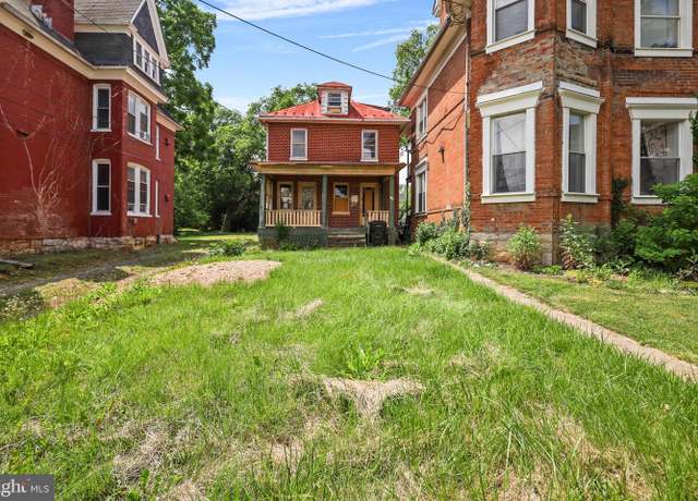 Property at 521-1/2 N Loudoun St, Winchester, VA 22601, 4 beds, 1.5 baths