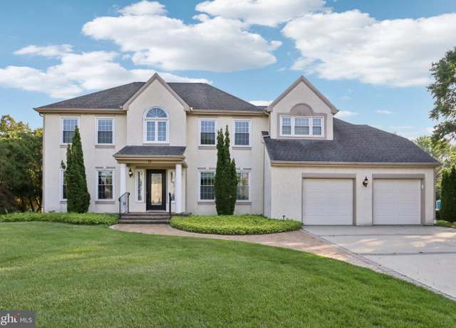 Property at 15 Horseshoe Dr, Mount Laurel, NJ 08054, 5 beds, 2.5 baths