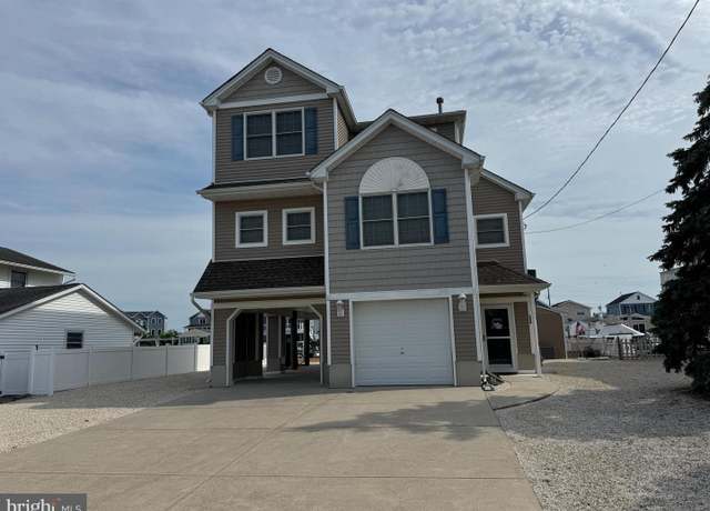 Property at 126 E Navasink Dr, Tuckerton, NJ 08087, 3 beds, 2.5 baths