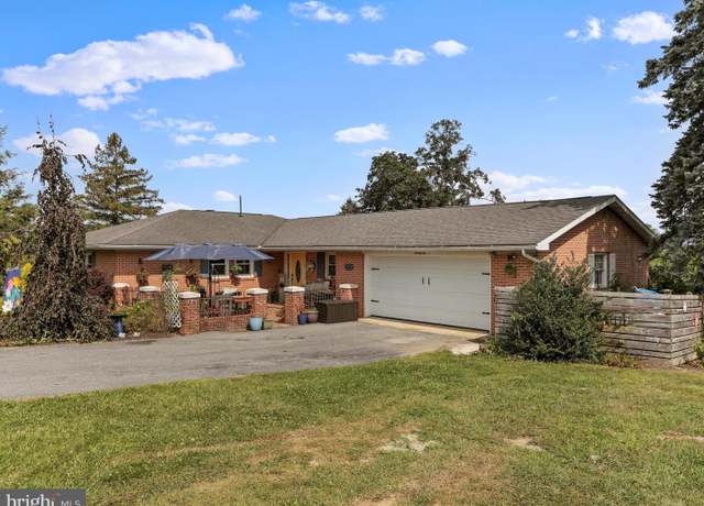 Property at 26 Kensington Dr, Chambersburg, PA 17201, 5 beds, 3 baths