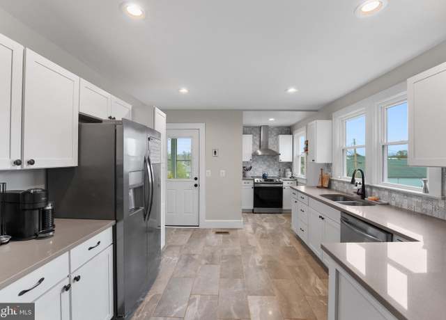 Property at 118 W Edmondson St, Culpeper, VA 22701, 4 beds, 2 baths
