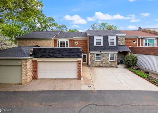 Property at 916 Moorefield Creek Rd SW, Vienna, VA 22180, 3 beds, 3.5 baths
