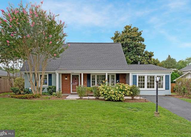 Property at 13301 Point Pleasant Dr, Fairfax, VA 22033, 5 beds, 2 baths