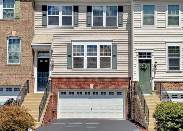 Property at 1744 Hartfield Ct, Woodbridge, VA 22191, 3 beds, 3.5 baths