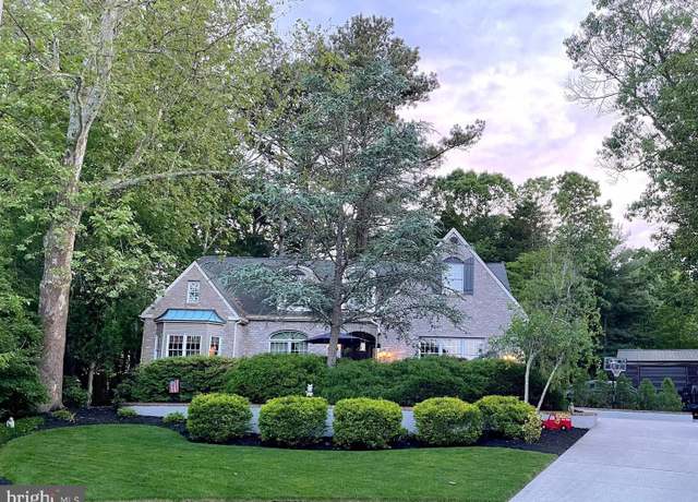 Property at 4 Angel Hill Ct, Turnersville, NJ 08012, 4 beds, 3.5 baths