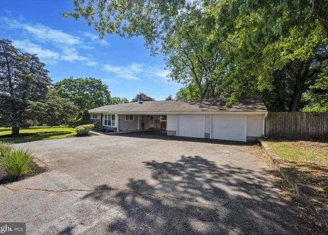 Property at 4 Riddlewood Dr, Media, PA 19063, 3 beds, 2 baths
