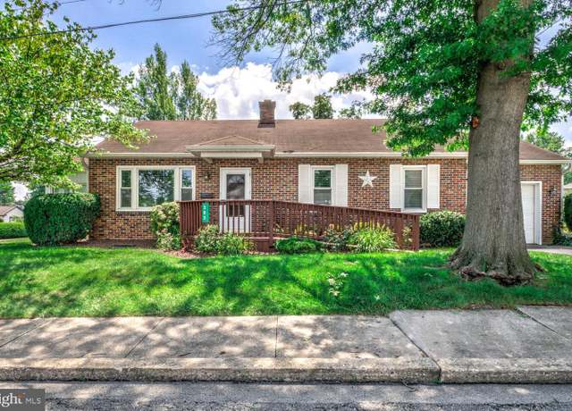 Property at 202 N Grant St, Manheim, PA 17545, 3 beds, 1 bath