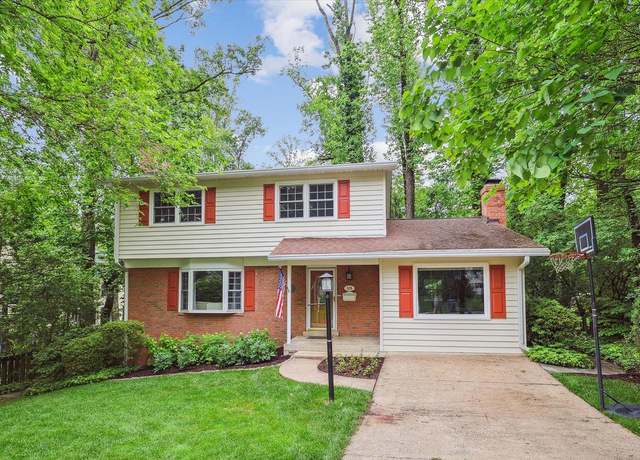 Property at 526 Poplar Dr, Falls Church, VA 22046, 3 beds, 2.5 baths