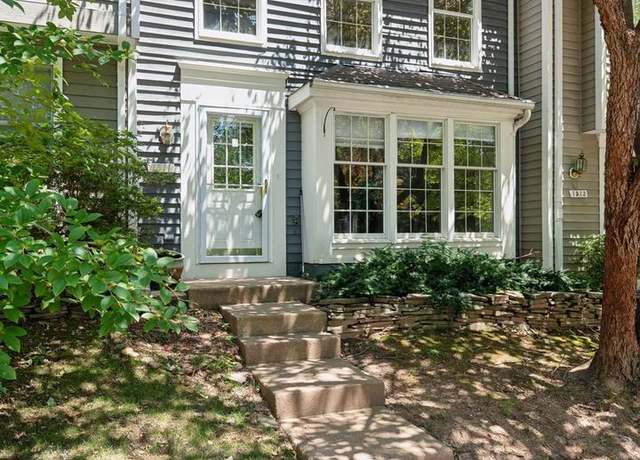 Property at 1511 Twisted Oak Dr, Reston, VA 20194, 3 beds, 1.5 baths