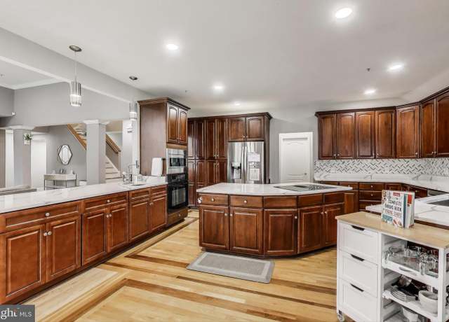 Property at 8305 Gullane Ct, Fort Washington, MD 20744, 5 beds, 4 baths