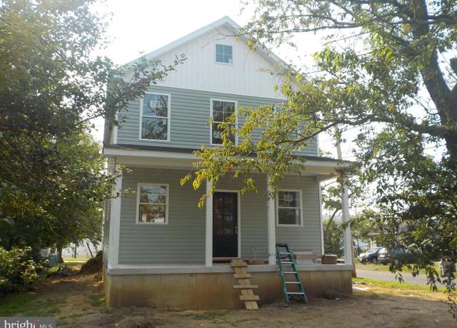 Property at 300 Lincoln Ave, Paulsboro, NJ 08066, 3 beds, 2.5 baths