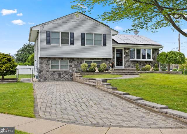 Property at 25 Toby Ln, Hamilton, NJ 08620, 4 beds, 2.5 baths