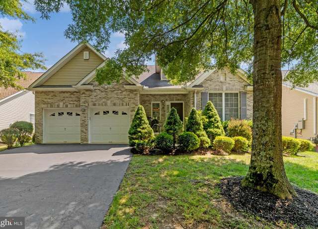 Property at 319 Highgate Ct, Marlboro, NJ 07746, 4 beds, 3.5 baths
