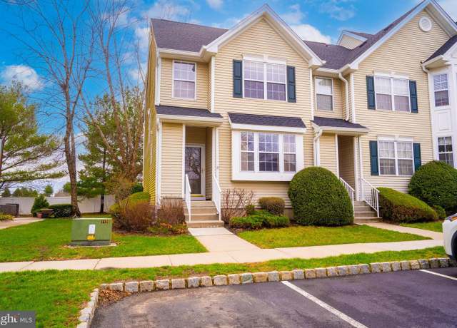 Property at 912 Blossom Cir, Dayton, NJ 08810, 3 beds, 2.5 baths