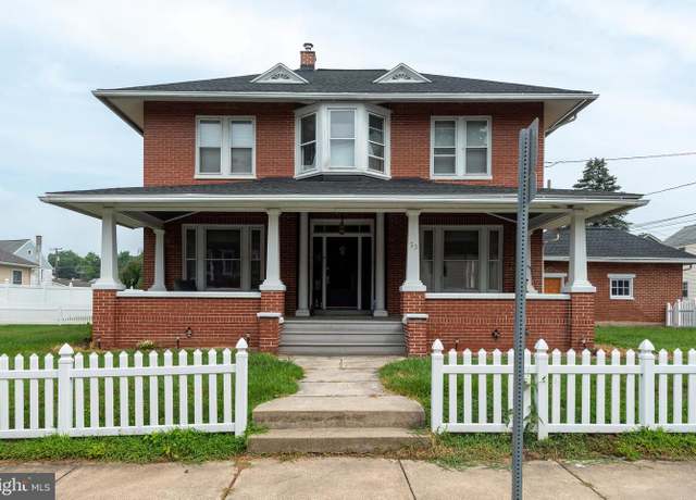 Property at 53 E Hummelstown St, Elizabethtown, PA 17022, 3 beds, 1 bath