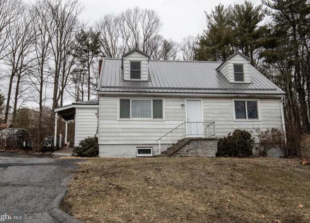 Property at 1014 Port Carbon St, Pottsville, PA 17901, 4 beds, 1 bath