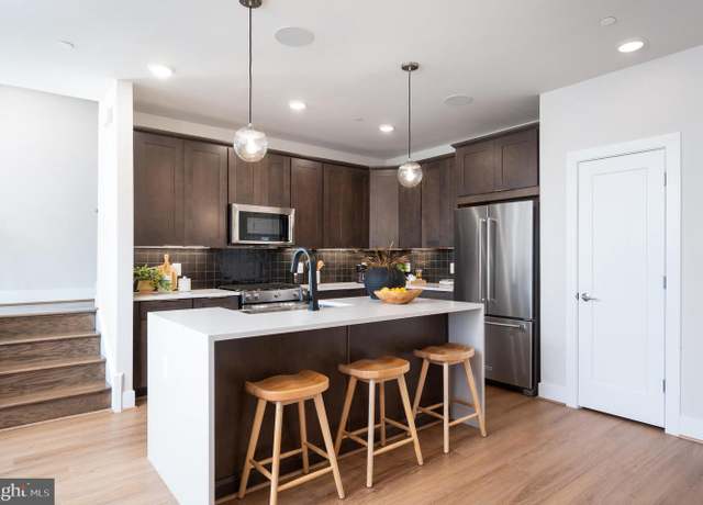 Property at 114 Pepperell St, Alexandria, VA 22304, 3 beds, 3 baths