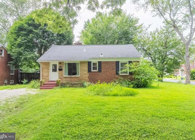 Property at 214 Lewis St NW, Vienna, VA 22180, 5 beds, 3 baths