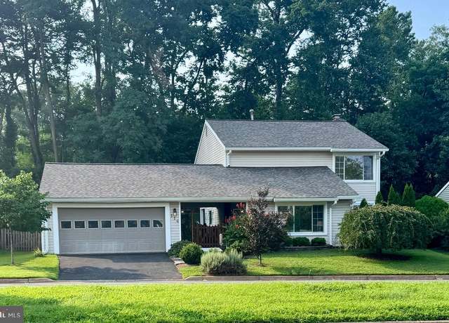 Property at 116 Sugarland Run Dr, Sterling, VA 20164, 4 beds, 2.5 baths