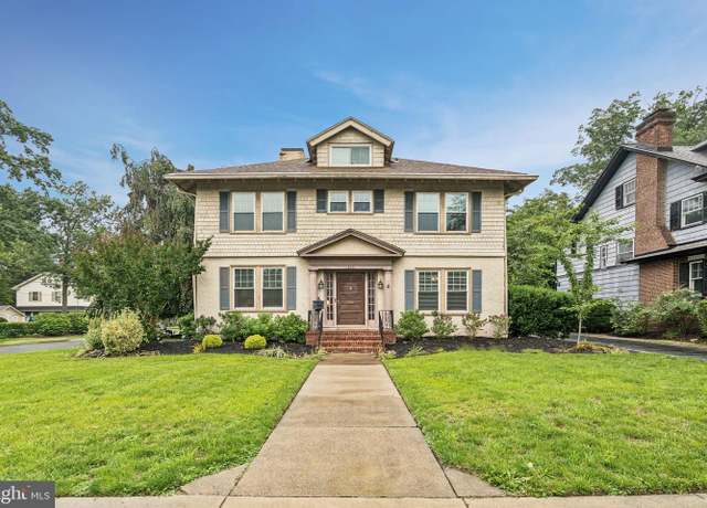 Property at 224 Delaware St, Woodbury, NJ 08096, 4 beds, 3 baths