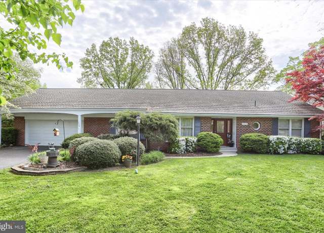 Property at 1028 W Areba Ave, Hershey, PA 17033, 4 beds, 3.5 baths