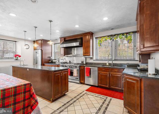 Property at 8001 Jenkintown Rd, Cheltenham, PA 19012, 6 beds, 3.5 baths