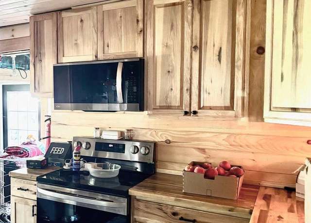 Property at 16 School Row St, Pottsville, PA 17901, 3 beds, 1 bath