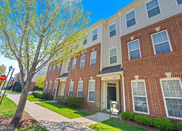 Property at 19465 Promenade Dr, Leesburg, VA 20176, 2 beds, 2 baths