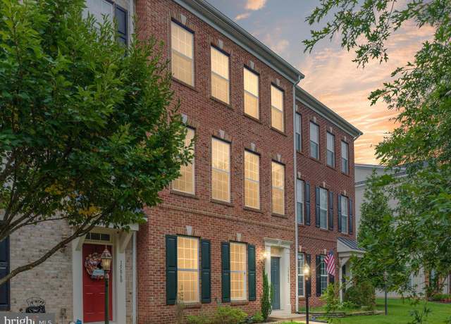 Property at 15862 Mackenzie Manor Dr, Haymarket, VA 20169, 3 beds, 2.5 baths